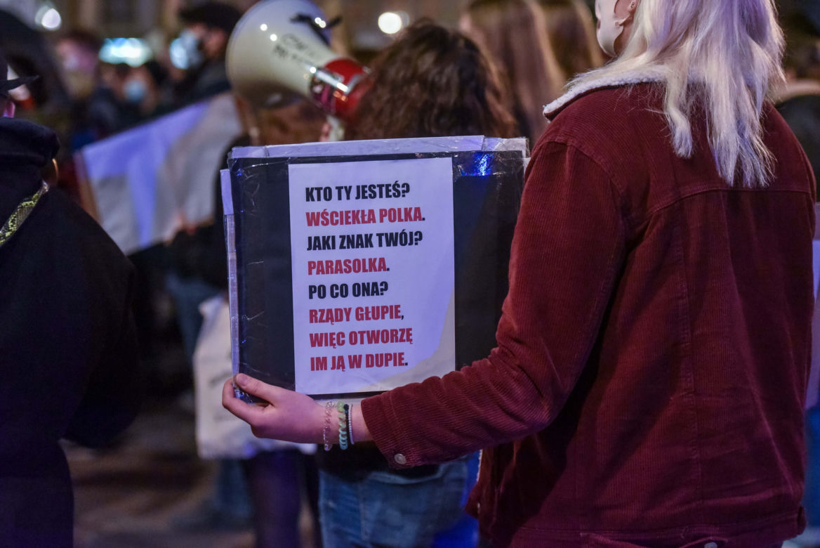 Strajk kobiet w Toruniu. Tańce, straż pod kościołem i wiele więcej - środa (28.10.2020)