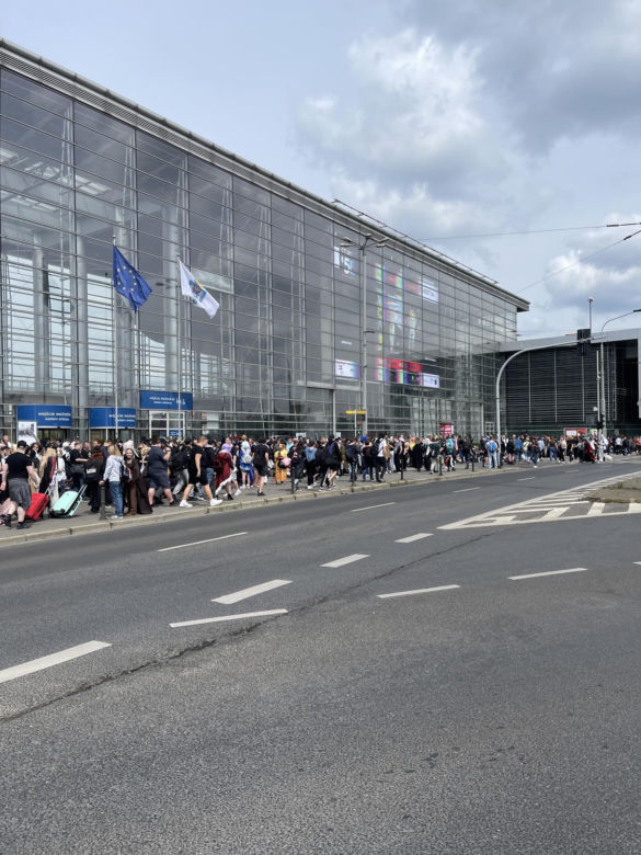 Pyrkon 2024 z kolejnym rekordem! Gigantyczna kolejka do wejścia ustawiała się na kilka godzin przed otwarciem! 