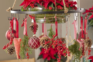 Jak udekorować małe mieszkanie na święta, aby nie było zagracone?