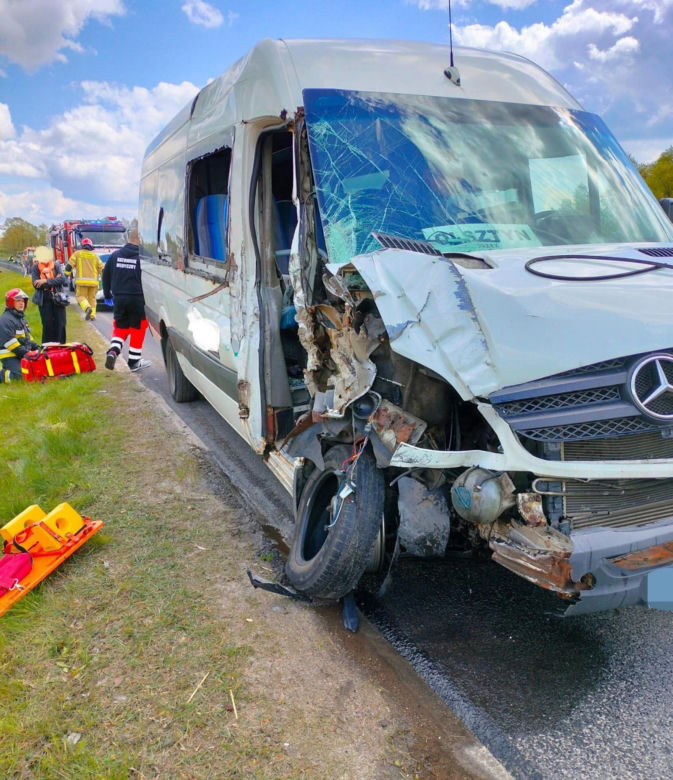 Wypadek busa na dk 16 pod Biskupcem