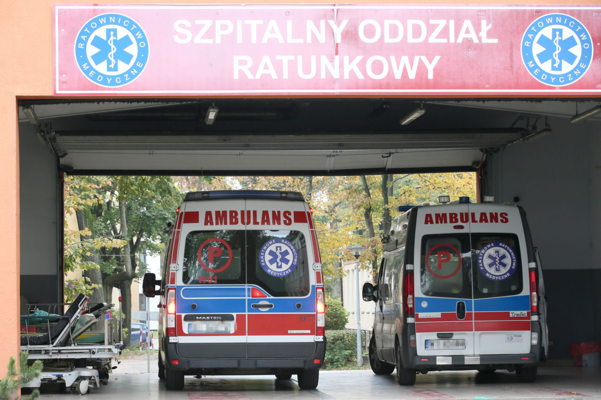 Karetki nie nadążają wyjeżdżać do chorych
