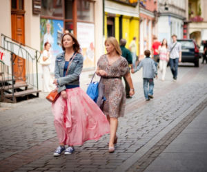 Lekarze 3 odcinek 1 (odc. 27). Alicja (Magdalena Różczka), Sylwia (Katarzyna Bujakiewicz)