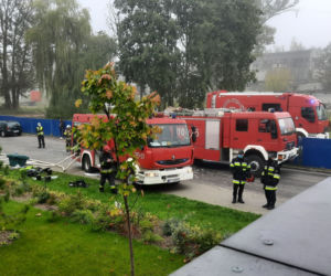 Górczewska: zapalił się samochód w garażu podziemnym. Na miejscu 45 strażaków