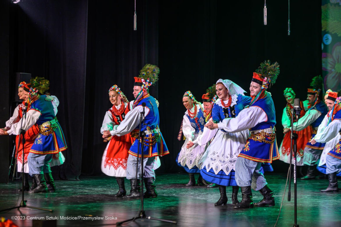 Jesienny koncert Zespołu Pieśni i Tańca Świerczkowiacy w Centrum Sztuki Mościce