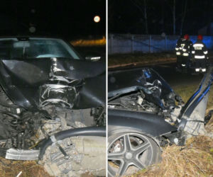 Kraśnik: PIJANY kierowca SKOSIŁ słup. Auto ROZTRZASKAŁO się o beton [ZDJĘCIA]