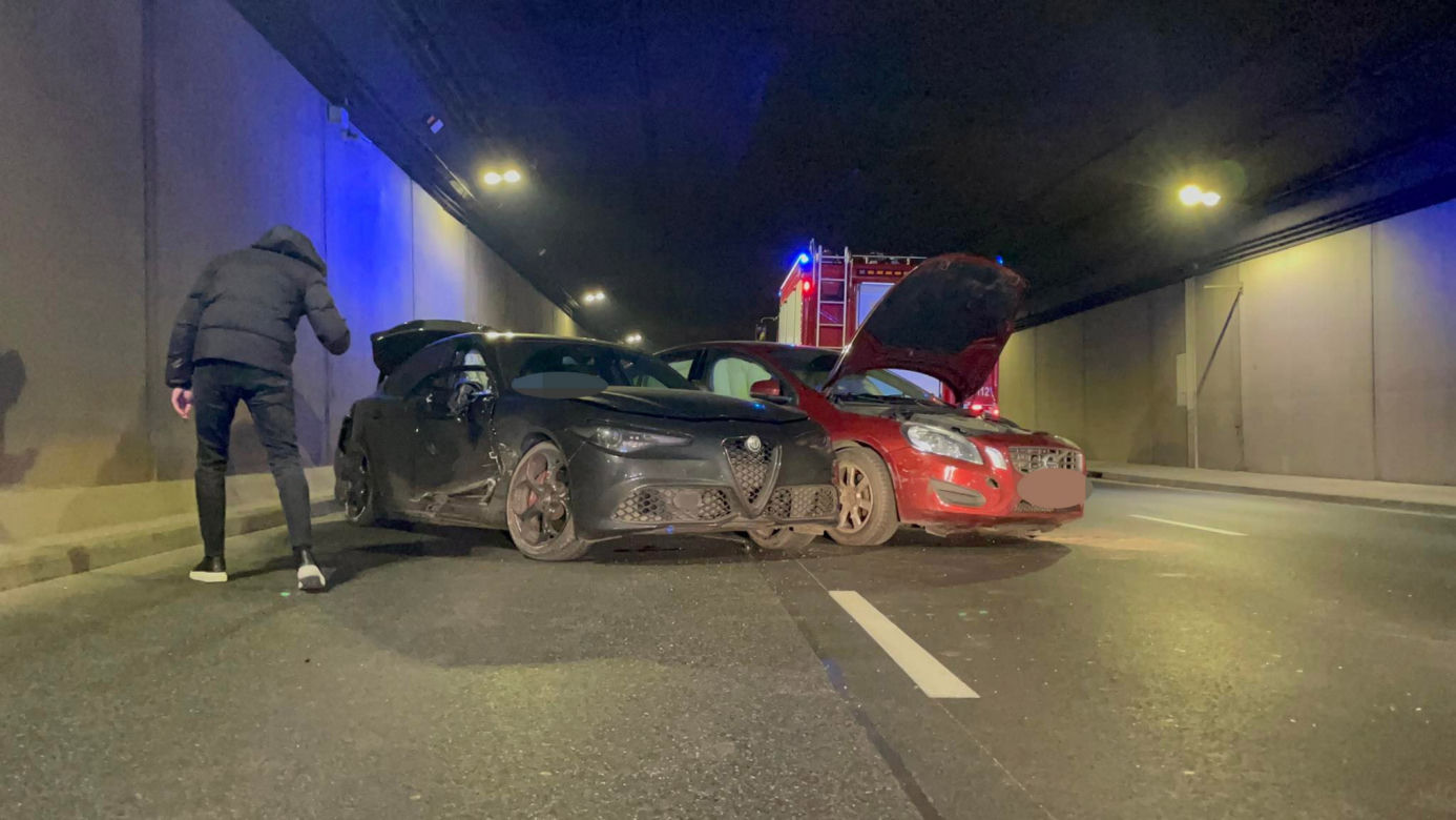 Gigantyczne utrudnienia w tunelu! Trzy osoby ranne. Makabra na Wybrzeżu Kościuszkowskim