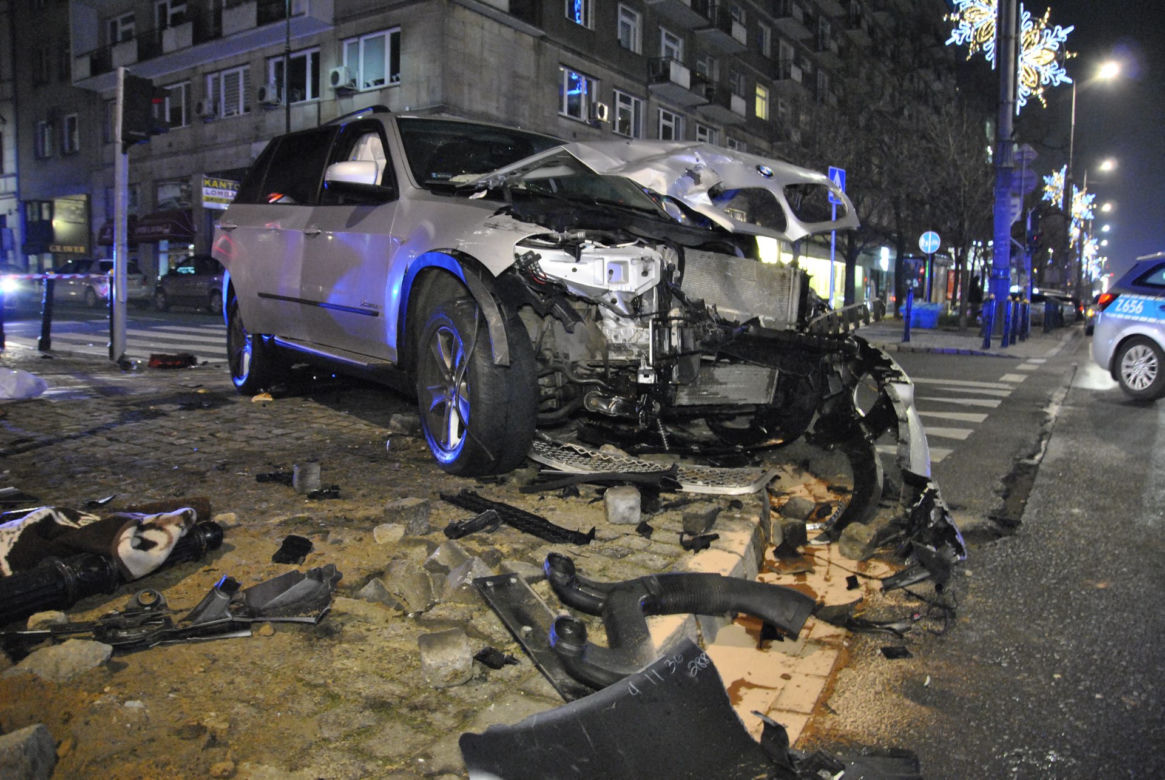 Zderzenie BMW z taksówką na Marszałkowskiej