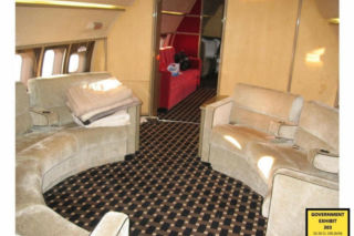 Pokazali wnętrze samolotu Epsteina! Tajemnice Lolita Express