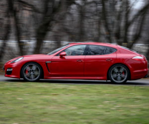 Adrian Zieliński w Porsche Panamera GTS