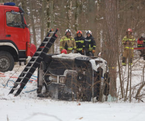 Poważny wypadek na Warmii i Mazurach. Lód paraliżuje region