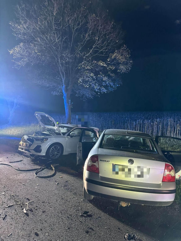 Poważny wypadek na Dolnym Śląsku! Samochody zderzyły się z ciągnikiem, są ranni