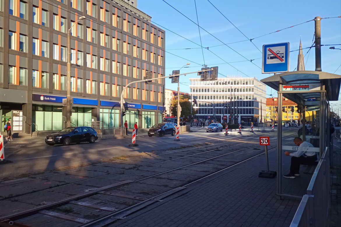 Utrudnienia na placu Zwycięstwa i Bramie Portowej