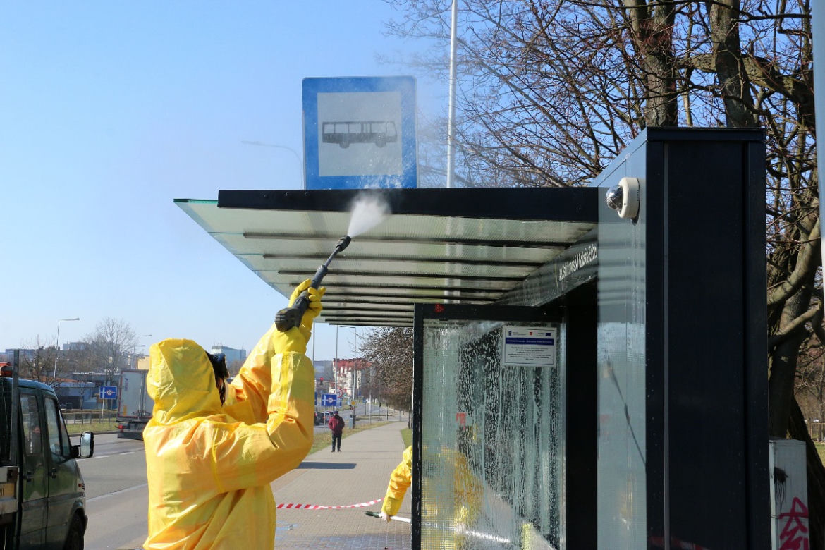 Kielce walczą z koronawirusem. Wielka dezynfekcja przystanków!
