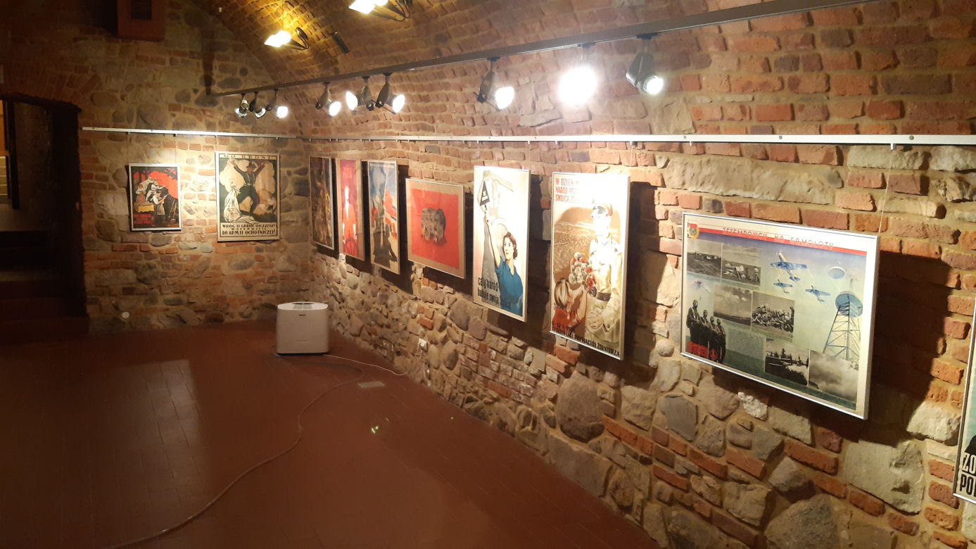 Plakaty z lat 50. i 60. ubiegłego stulecia