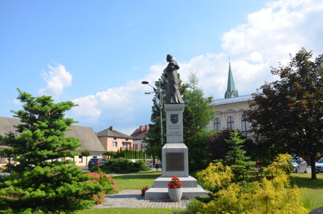 To jedno z najpiękniejszych śląskich miast. Kiedyś leżało w Małopolsce, a jego mieszkańcy mieli własny język