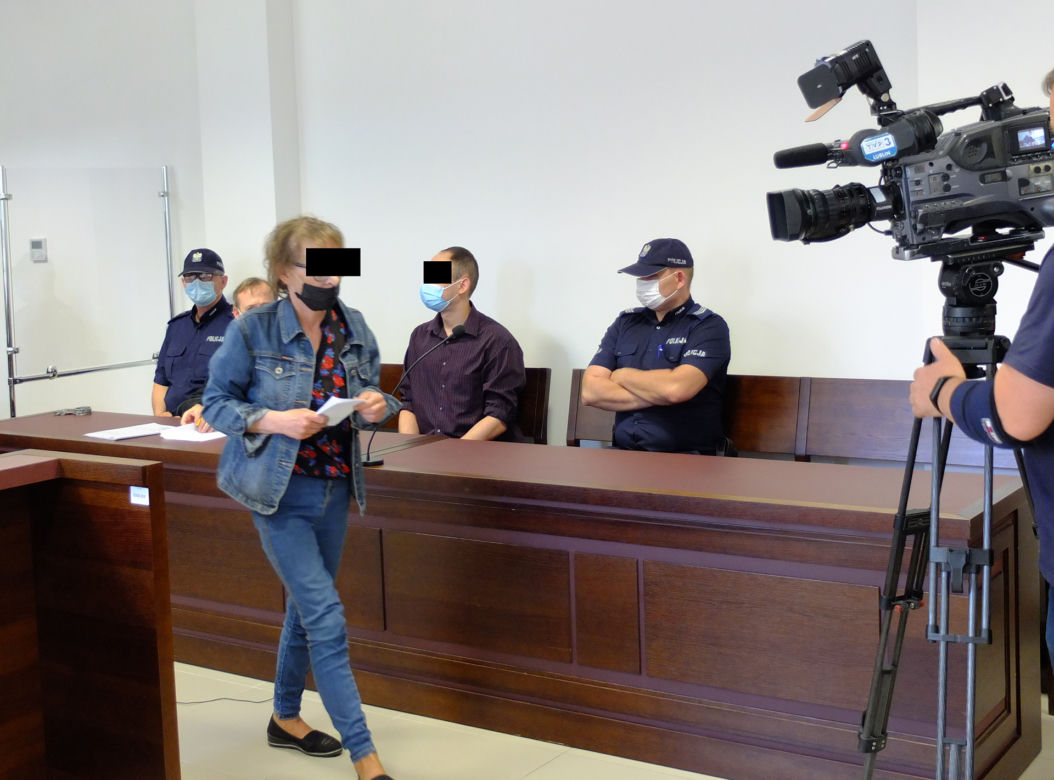 Zabił ojca, matka pomagała mu zacierać ślady. Do tragedii doszło przez ojca?