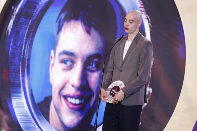 Władimir Semirunnij wsparł zrzutkę u Łatwoganga. Olimpijczyk zgolił włosy i przekazał medal na aukcję