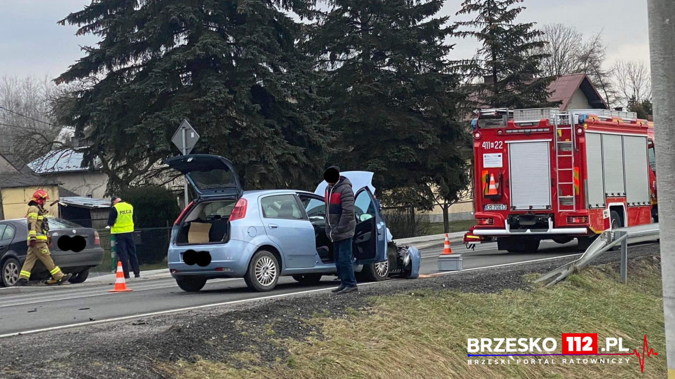 Uszew. Zderzenie dwóch samochodów na drodze krajowej nr 75