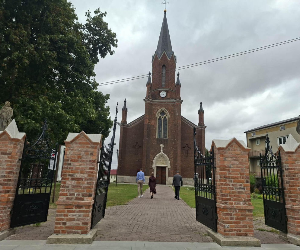 Jedno z ciekawszych miast w Świętokrzyskiem było kiedyś osadą. Znajduje się w pobliżu słynnych ruin zamku