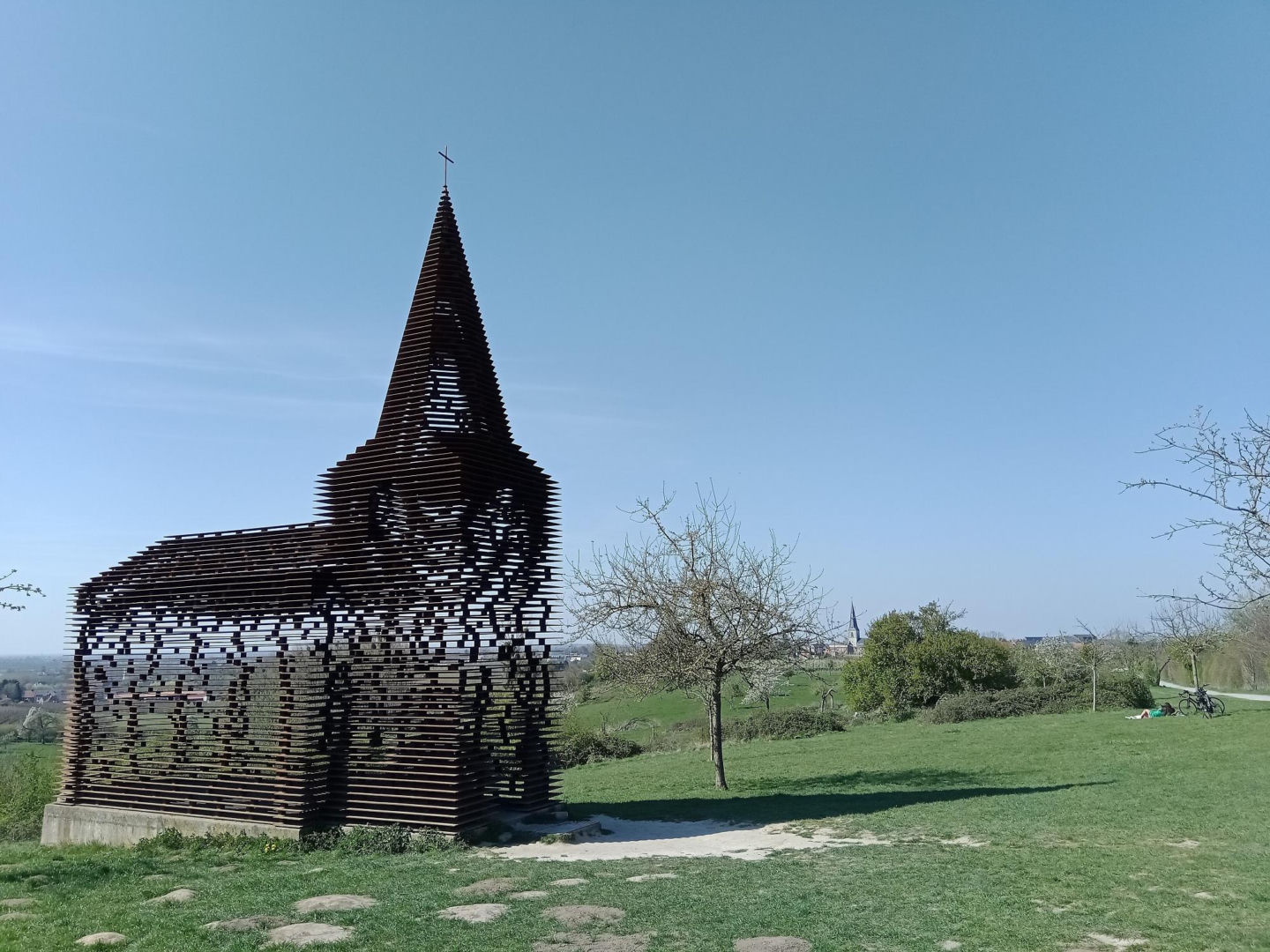 Kościół Doorkijkkerk w belgijskiej prowincji Limburg