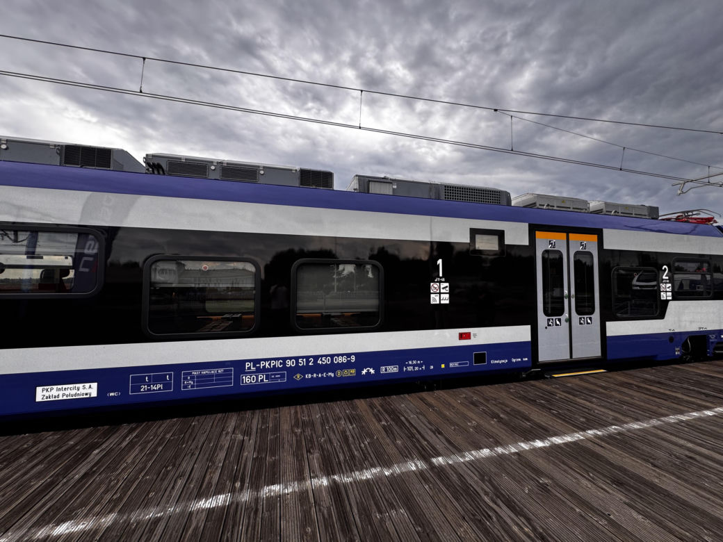 Tak wygląda nowy pociąg PKP Intercity. Zajrzeliśmy do środka!