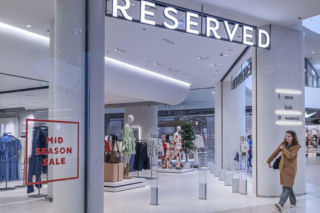 Ta czerwona sukienka na święta to strzał w 10! Reserved nieźle ją przeceniło